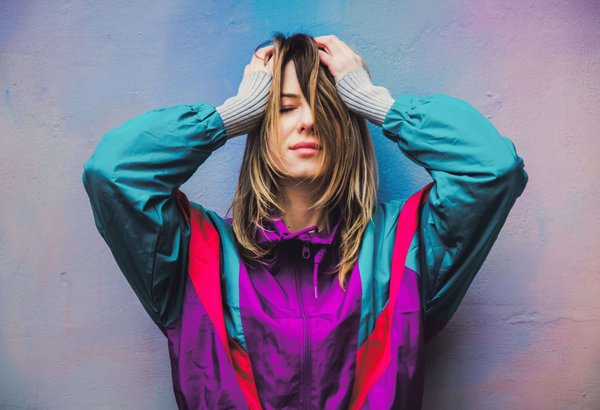 Quelles astuces pour bien associer un pantalon chino avec des chaussures féminines ?