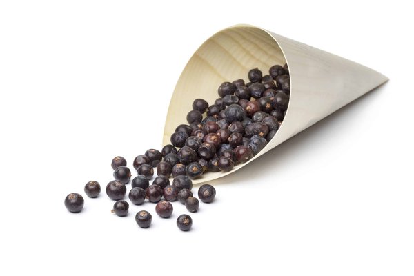 Quels critères prendre en compte pour choisir un sac à main structuré qui complémente une silhouette menue?